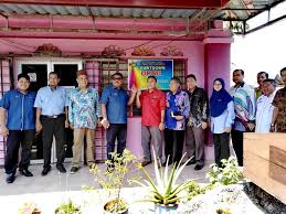 Terlebih dahulu saya ingin mengucapkan ribuan terima kasih kepada pejabat daerah dan tanah kuala kangsar, kerana sudi menerima saya untuk menjalani latihan industri di sana. Lawatan Kerja Ketua Setiausaha Kementerian Pembangunan Luar Bandar Ke Daerah Kuala Kangsar Pdt Kuala Kangsar E Tanah Perak