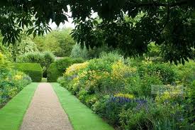 Gardens In A Straight Line 17 Best Images About Landscaping Straight Lines Garden Photography Landscape Green Landscape