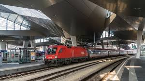 Trenurile de mare viteză, railjet ale căilor ferate federale austriece (öbb) călătoresc nonstop de la aeroportul viena la gara centrală din viena (wien hauptbahnhof) şi gara wien meidling. De La Viena La Satu Mare In 8 10 Ore La Un PreÈ Cuprins Intre 31 Èi 46 De Euro Lifenews Ro