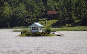 10 Delightful Houses On Their Own Tiny Islands Tiny Houses Canada House Island Living