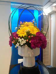 教會插花服侍 2020年10月18日主題 哥林多後書4 6 7 mirror table flowers decor