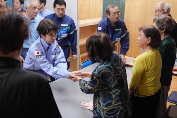 日 다카이치 총리, 구마모토 지진 피해지 방문…'격심재해' 지정 및 200억 엔 지원 추진 < 정치 / 외교 < 기사본문 -  재팬코리아데일리