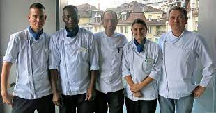 Klinik permanence offers comprehensive medical and surgical primary care and is located in western bern. Hirslanden Spitzenkoch In Der Spitalkuche
