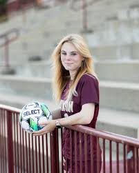 Senior spotlight brought to you by @selectsportamerica This is Melodie,  class of 2025! She was so personable, so polite and such a good sport.  Someone that never meets a stranger will go