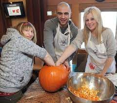 Mark giordano is a canadian professional ice hockey defenceman and captain for the calgary flames of the national hockey league. Lauren Giordano Nhl Mark Giordano S Wife Bio Wiki Photos