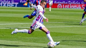 His jersey number is 12. Orellana Al Margen Real Valladolid Web Oficial