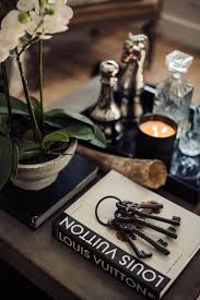 If you've always thought you need a stylist to show you how it's done, you will be happy to know that that's simply not true. Best Diy Fashion Book Coffee Tables Ideas Fashion Diy Dokter Andalan