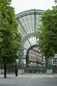 Glass Arcade Alee Andre Breton Forum Des Halles Paris Jardin Des Tuileries Paris Touriste