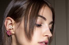 Besides the curtain bangs are incorporated as a way to frame the. Curtain Bangs Dieser Pony Ist Ein Frisurentrend Im Sommer 2020