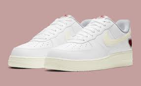 Nike Air Force 1 Low Valentine S Day 2021 Release Date Dd7117 100 Sole Collector The strangelove nike sb is at the top of the best sneakers to release so far in 2020 and fans definitely fell in love with the silhouette and colorway. nike air force 1 low valentine s day