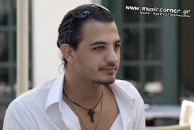 Βόλτα στο κολωνάκι με τη μηχανή. O Dhmos Anastasiadhs Sto Music Corner