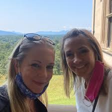 What a wonderful weekend with one of my favorite friends in a beautiful  place to explore @biltmoreestate. History, wine and sunflowers! 🍷 🌻  Jessie Smith Lindberg