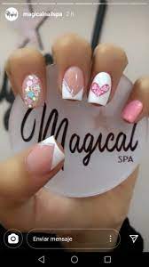 Puedes usar detalles en colores mates , la combinación rosa y gris es perfecta , con grandes lunares. Pin De Leslie En Unas Manicura Para Unas Cortas Unas Decoradas Con Cinta Unas De Maquillaje