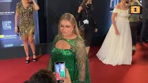 نشرت الفنانة ليلى علوي عبر حسابها على instagram، صورة لإطلالة ظهرت بها منذ 25 عامًا، وهى عبارة عن جامبسوت باللون البرتقالي مطعم بنقوش باللون الأسود، وبدا الاختلاف واضحًا بين تنسيق الإطلالتين. Ø´Ø§Ù‡Ø¯ Ø¬Ù…Ø§Ù„ ÙˆØ§Ù†ÙˆØ«Ø© Ù„ÙŠÙ„Ù‰ Ø¹Ù„ÙˆÙ‰ ÙÙ‰ Ø®ØªØ§Ù… Ù…Ù‡Ø±Ø¬Ø§Ù† Ø§Ù„Ø¬ÙˆÙ†Ø© Ø§Ù„Ø³ÙŠÙ†Ù…Ø§Ø¦Ù‰ Ù¢Ù Ù¢Ù  Youtube