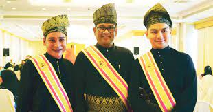 Terkejut boy iman apabila dapat tahu gelaran datuk dia kena tarik balik dia sendiri tertanya tanya apakah sebabnya baca artikel penuh. Pahang Siasat Isu Boy Iman Dapat Datuk Di Negeri Itu Mynewshub