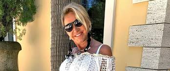 Anfang märz 2013 kehrte robert geiss mit der neuen marke roberto geissini ins modegeschäft zurück. Carmen Geiss 55 Beeindruckt Die Fans Mit Ihrer Schlanken Bikinifigur