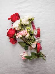 We offer a large variety of fresh flowers and gifts. Everything S Coming Up Roses Naples Illustrated