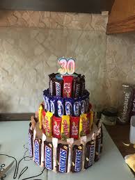 Hier Hab Ich Eine Tolle Torte Zum 30 Gemacht Mit Lauter Leckereien Die Das Geburtstagskind Mag Die Untere Torten Basteln Geburtstagsgeschenke Diy Leckereien