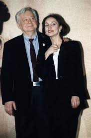 Зудина едва не разрыдалась после вопросов о табакове. Oleg Tabakov I Marina Zudina Lyubov Eto Kogda Net Sil Terpet Razluku