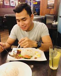 Busuk dan buruk adik beradik, mereka tetap darah daging kita. Biodata Penuh Syafiq Farhain Peserta Big Stage Dan Penyanyi Lagu Sayang Maafkan Aku Iluminasi
