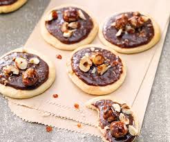 Recette Facile Minipizzas Au Chocolat Et Aux Noisettes Caramelisees Recette Recettes De Cuisine Chocolat