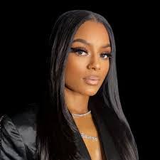 Kendra Knight's Instagram, Twitter & Facebook