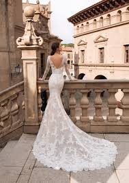 Check spelling or type a new query. Brautkleid Mit Schleppe Theperfectwedding De