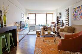 A 450 Square Foot Nyc Studio Shows How To Add Lots Of Color To A Small Space Small Studio Apartment Design Small Apartment Interior New York Studio Apartment