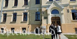 Casa națională de pensii publice (cnpp) este un organism de stat care administrează și gestionează sistemul public de pensii și alte drepturi de asigurări sociale în românia. Cea Mai MicÄƒ È™i Cea Mai Mare Pensie Din JudeÈ›ul Arad De La Unu La Cateva Zeci De Mii De Lei Ale Cui Sunt Special Arad Ultimele È™tiri Din Arad