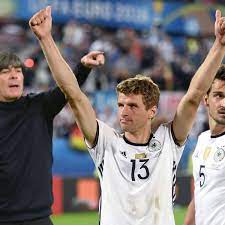 Dieser artikel behandelt die deutsche nationalmannschaft bei der paneuropäischen deutsche nationalmannschaft 2021 hamann: Em 2021 Plotzlich Dfb Hoffnung Fur Muller Und Hummels Uefa Beschliesst Neue Kader Regel Fussball