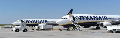 The airlines say they need to protect their status as video shows fire officers in protective clothing boarding a ryanair flight about to leave stansted. Ryanair Die Holle Friert Zu Arbeitsunrecht In Deutschland