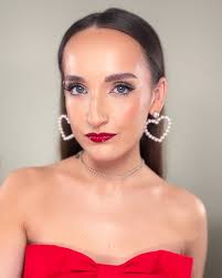 Be my Valentine…💋 trochę klasycznie, trochę walentynkowo. W końcu miałam  okazję na spokojnie przetestować nowa paletkę od @yslbeauty, którą po raz  pierwszy zobaczyłam w akcji na szkoleniu