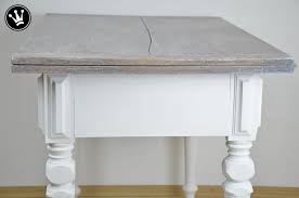 Diy Tisch Mit Kreidefarbe Streichen Tischplatte Mit Der White Wash Methode Lasieren Ich Habe Einen Alten Eichetisch Ge Diy Tisch Kreidefarbe Dekoideenreich
