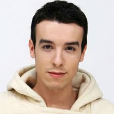 Cem Adrian : Le chanteur le mieux payé du monde en 2025