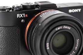A woman called jennifer, from the us, accidentally used the toilet in front of her colleagues during a conference call, and the footage was shared to a us woman called jennifer left her camera on while on a zoom meeting at work. Shooting With The Sony Rx1r Ii 42mp Camera Hands On Review