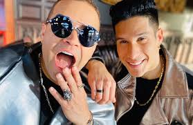The group later stopped releasing singles, and eventually broke up into what is now chino & nacho and los cadilacs. Chino Nacho Celebran 10 Anos De Su Historico Sencillo Nina Bonita Y Presentan Video De Antivirus Es La Nota