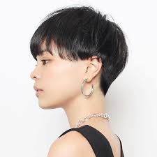 ベリーショート ショート職人 石井優弥はinstagramを利用しています 女性らしさのあるベリーショート メンズライクになりやすいベリーショートは 顔まわり もみあげ 襟足と沢山の こだわり のあるカットで女性らしさを in 2020 diamond earrings