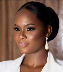 13 Make Up Looks Inspirieren The Bride To Be En 2020 Maquillage Mariee Black Maquillage Mariee Noire Inspiration Coiffure Mariage
