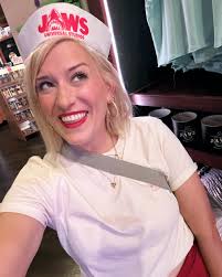 I bought this lil hat today and all I can think about is a very specific  episode of Sex & the City.