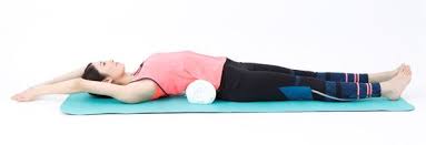 便秘 肩こりはゴロ寝で改善 お腹やせもできる骨盤枕で不調ケア ダイエット フィットネス ヘルスケアのことならfytte フィッテ 2021 エクササイズ トレーニング お腹痩せ