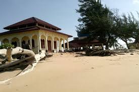 Pantauan berita sampit, sebelumnya jarak rumah betang dengan bibir pantai cukup jauh atau sekitar 20… Abrasi Terus Mengikis Pantai Ujung Pandaran Objek Wisata Religi Terancam Antara News Kalimantan Tengah Berita Terkini Kalimantan Tengah