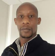 Ndugu Reuben Castro alifanyiwa Ile kitu... simu yake ilieanda. Enock  Omariba Moriasi tafutia Kijana simu kesho. Please!!