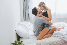 Pourquoi les hommes bandent le matin. Sexualite Pourquoi Les Hommes Se Reveillent Souvent En Top Sante