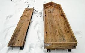 Muddy paw sled tours allow you to meet the sled dogs, help the musher harness and hitch the team, enjoy the dog sled ride, and reward the sled dogs for a job well done. Build A Ski Sled Backwoods Home Magazine