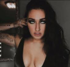 Brooke Golden's Instagram, Twitter & Facebook