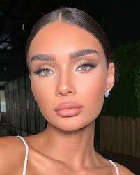 Does anywhere do full glam makeup for cheap in Findlay, Ohio?