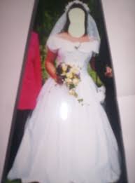 Bei uns findest du zahlreiche liebevoll gebrauchte brautkleider, die auf eine weitere. Brautkleid Lohrengel Modellkleid Weiss Edel Rosen Carmen Rosen Gr 40 Kleiderkorb De