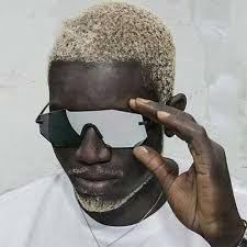 Besoin d'aide sur le site, une assistance pour votre mutuelle ? Epingle Sur Lunettes De Soleil