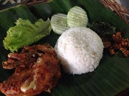 Masukkan irisan cabai hijau besar, garam, dan gula. Ayam Goreng Lombok Ijo Medan Ulasan Restoran Tripadvisor