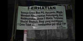 Terdapat kejadian di abha, ibu kota provinsi asir, arab saudi yang diceritakan oleh syaikh abdul muhsin. Bus Haryanto Wajibkan Sopir Berhenti Saat Waktu Salat Dream Co Id